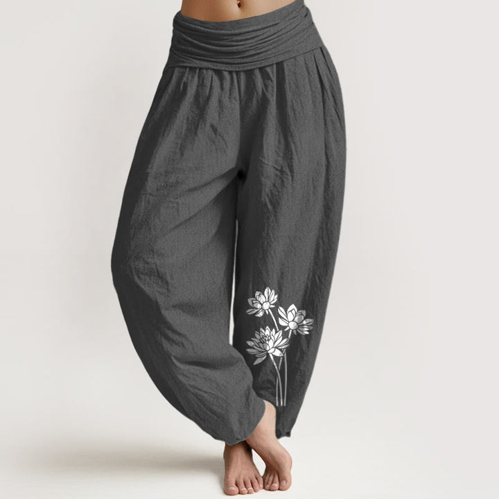 Pantalones bombachos de algodón con cintura elástica para mujer, con estampado informal de tres flores de loto y piedras de Buddha Stones. - Gris tenue - US16，UK/AU20，EU48 (3XL) - image 0