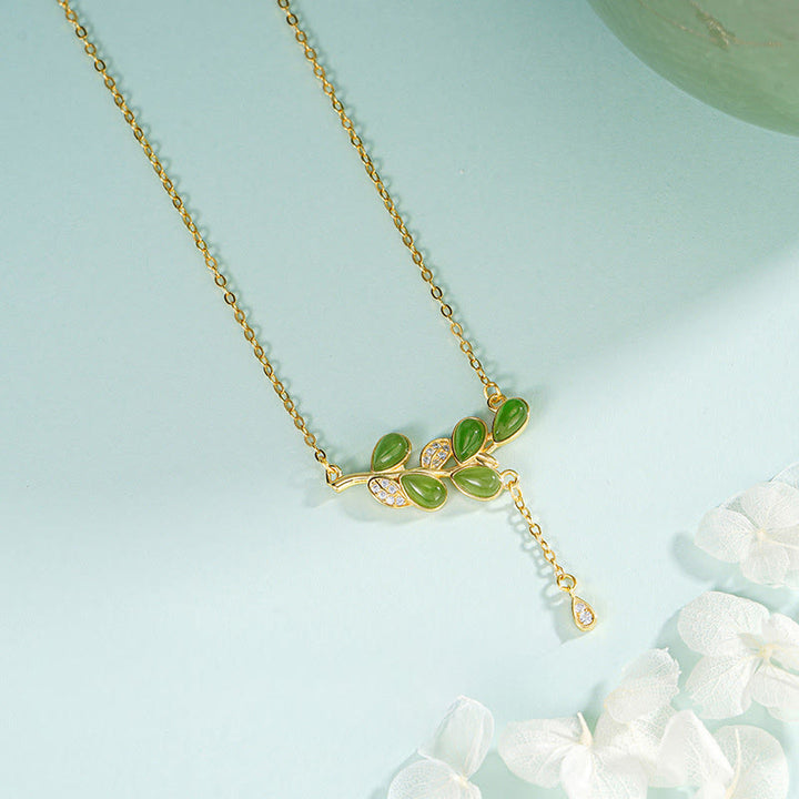 Collar con colgante de protección de jaspe verde, plata de ley 925 con diseño de hojas y borla de Buddha Stones. - image 2