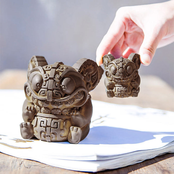 Estatua de resina fundida con polvo de hierro oxidado, hecha a mano con Buddha Stones, bestia tragadora dorada, decoración para el hogar - image 11