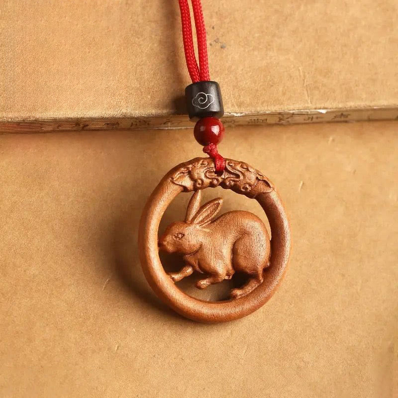 Collar con Buddha Stones y madera de melocotón del zodiaco chino del año del caballo para alejar los malos espíritus. - Conejo de madera de durazno - Cuerda roja - image 15