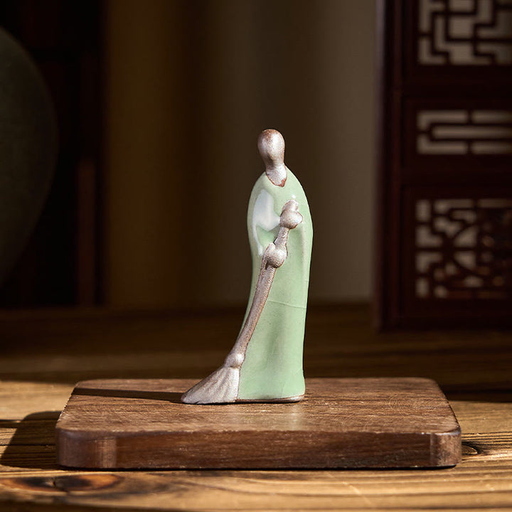 Estatua de cerámica de Buddha Stones, pequeño monje barrendero sin forma, decoración del hogar, 3,5 x 1,5 x 7 cm - image 1