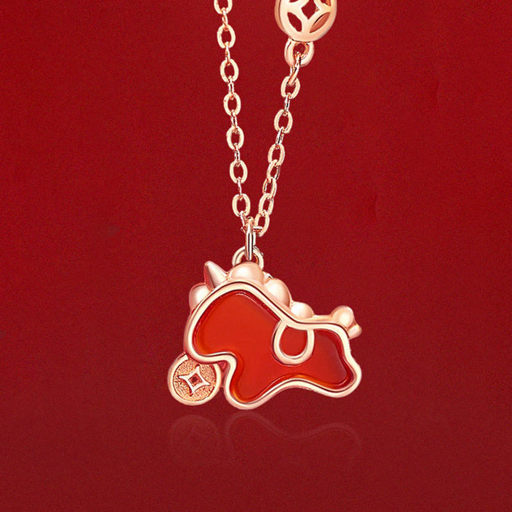Colgante de plata de ley 925 con dije de moneda del Año del Caballo y Buddha Stones, con ágata roja. - image 1