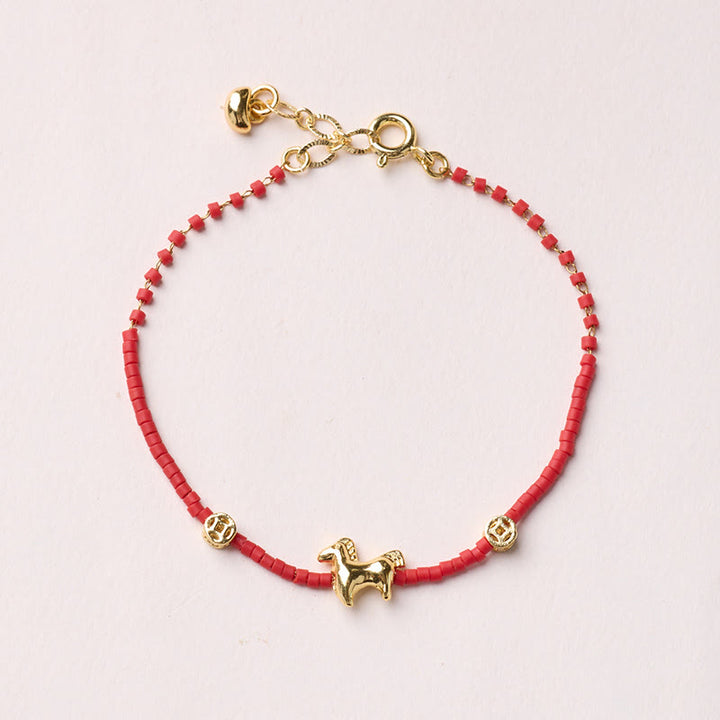 Pulsera de la prosperidad con cristales Liuli rojos del Año del Caballo y plata de ley 925 bañada en oro con Buddha Stones - Pulsera de caballo - image 1