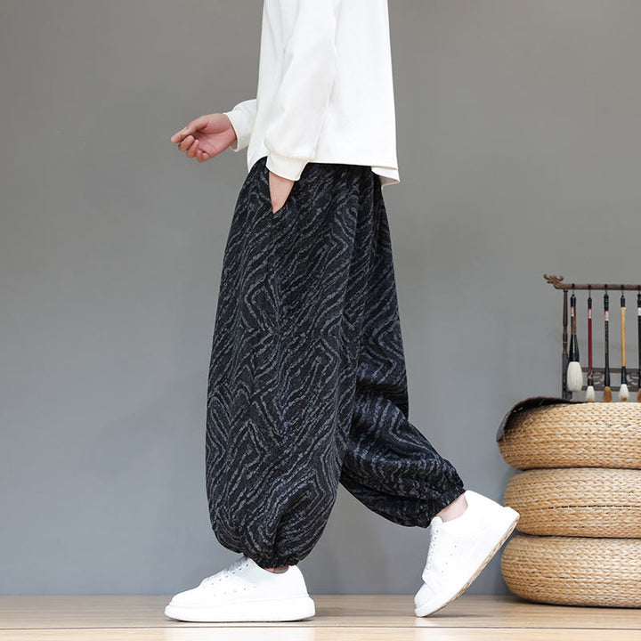 Pantalones tipo harem para hombre con bolsillos, diseño con cordón ajustable y textura de Buddha Stones en pana de algodón y lino. - Negro - US/UK/AU46, EU56 (5XL) - image 10