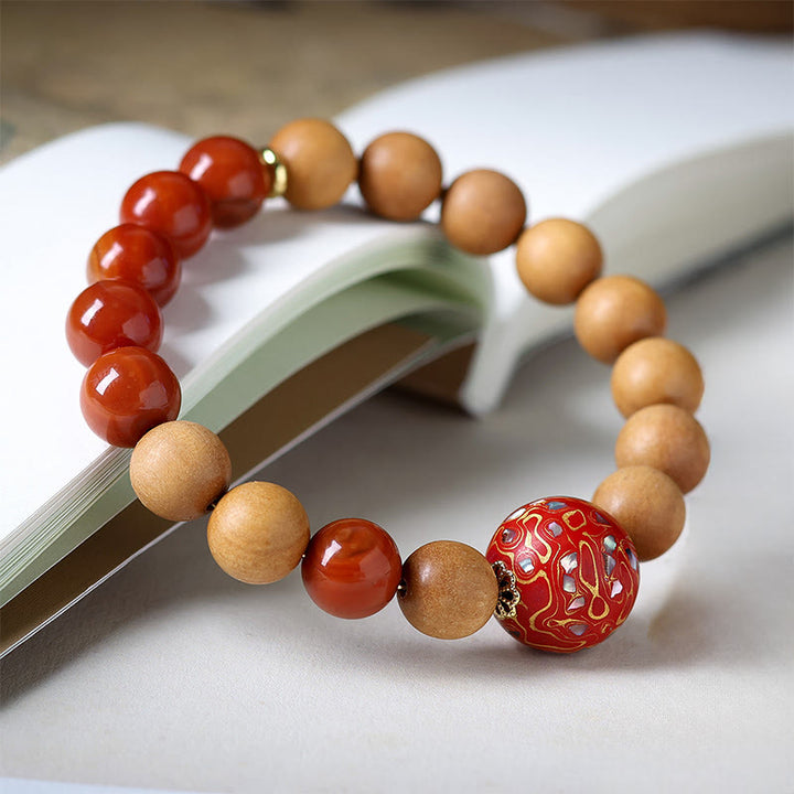 Pulsera protectora de cuentas artesanales lacadas con Buddha Stones, sándalo y ágata roja del sur - image 3