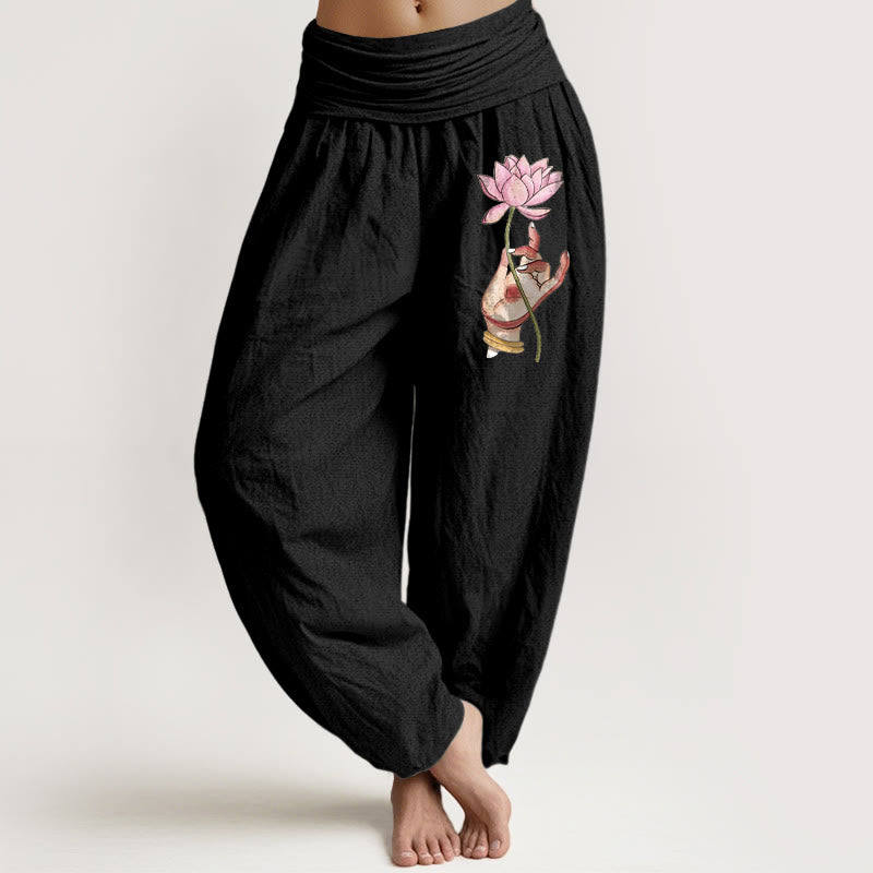 Pantalones bombachos de algodón con cintura elástica para mujer, con estampado de Buddha Stones sosteniendo una mano y un delicado patrón de loto. - Azul pizarra oscuro - US16，UK/AU20，EU48 (3XL) - image 0