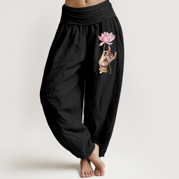 Pantalones bombachos de algodón con cintura elástica para mujer, con estampado de Buddha Stones sosteniendo una mano y un delicado patrón de loto. - Azul pizarra oscuro - US16，UK/AU20，EU48 (3XL) - image 0