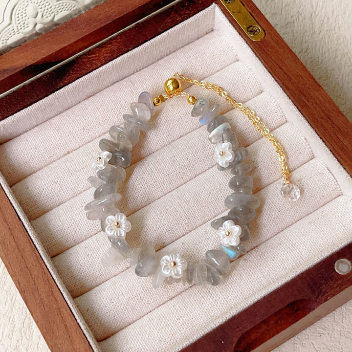 Pulsera de equilibrio con diseño irregular de flor de cristal de Buddha Stones, amatista y cristal blanco. - Piedra lunar gris (Circunferencia de la muñeca: 15-19 cm) - image 5