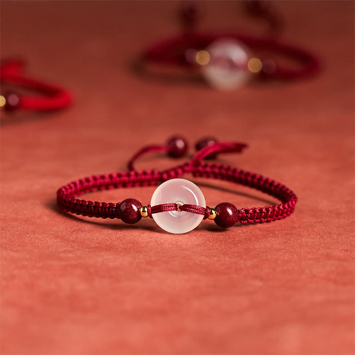 Pulsera de conexión con hilo rojo, hebilla de la paz con Buddha Stones, nudo plano de ágata blanca y nudo de diamante. - Nudo plano Cuerda rojo oscuro - image 0