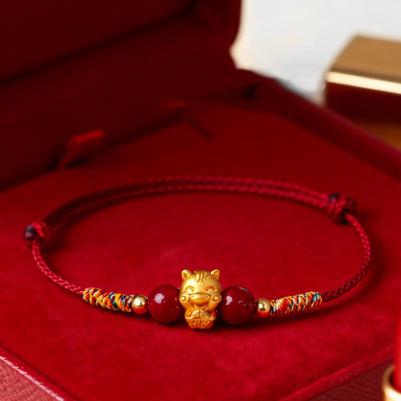 Pulsera de la suerte con hilo rojo de cinabrio y Buddha Stones en plata de ley 999 con el personaje Fu del Año del Caballo - image 0