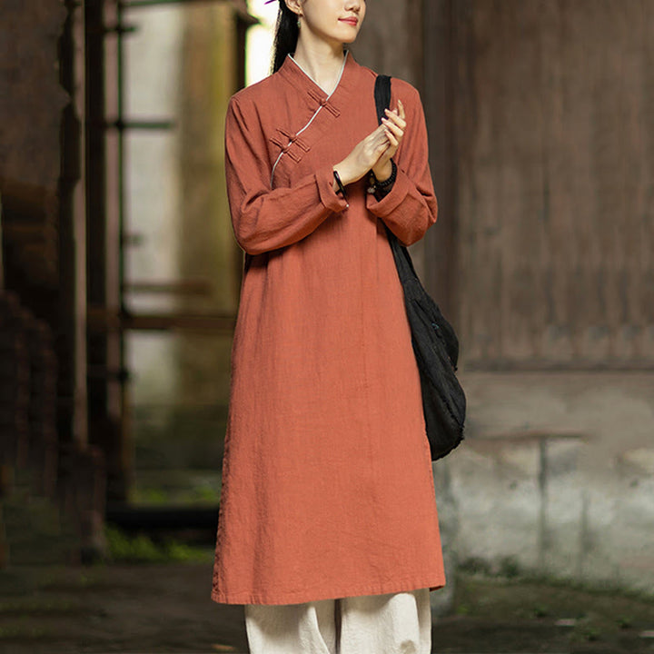 Vestido cheongsam midi de lino y ramio con mangas largas y botones de rana de Buddha Stones y bolsillos - image 3