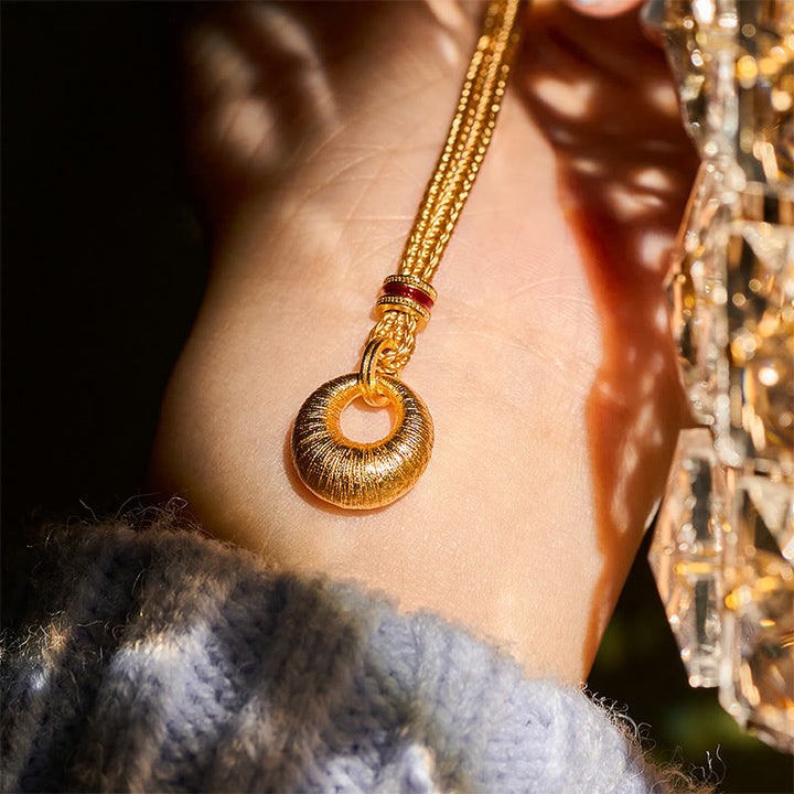 Collar con colgante de riqueza con textura de hebilla de paz de cobre chapado en oro de 24 quilates y Buddha Stones - image 12