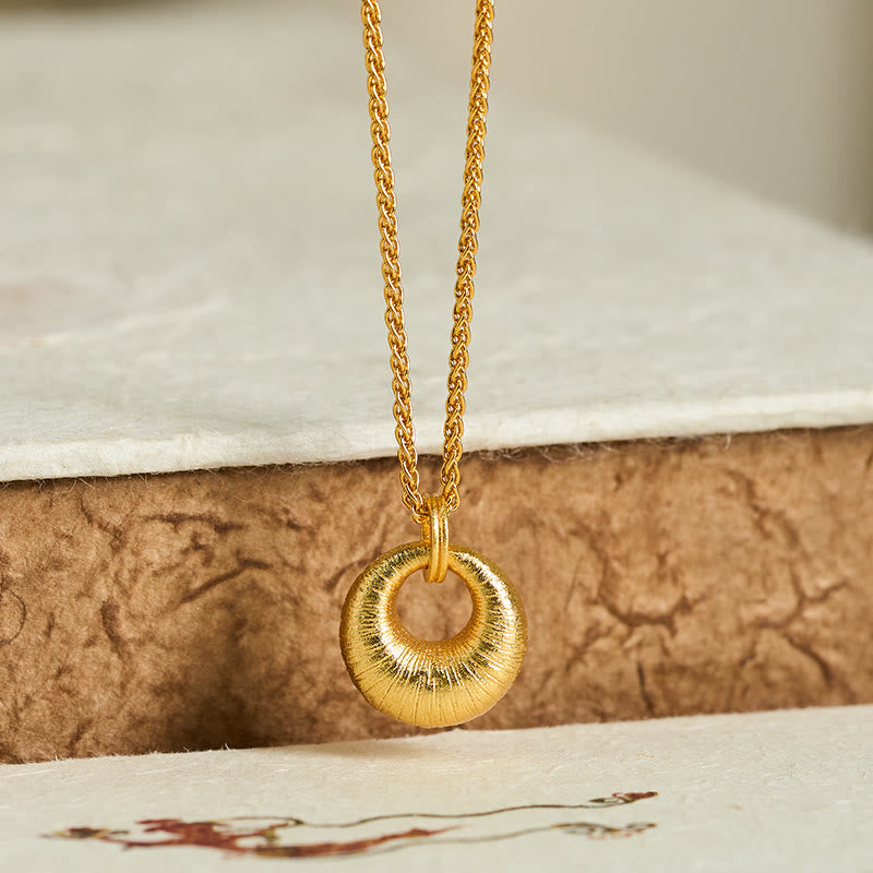 Collar con colgante de riqueza con textura de hebilla de paz de cobre chapado en oro de 24 quilates y Buddha Stones - image 1