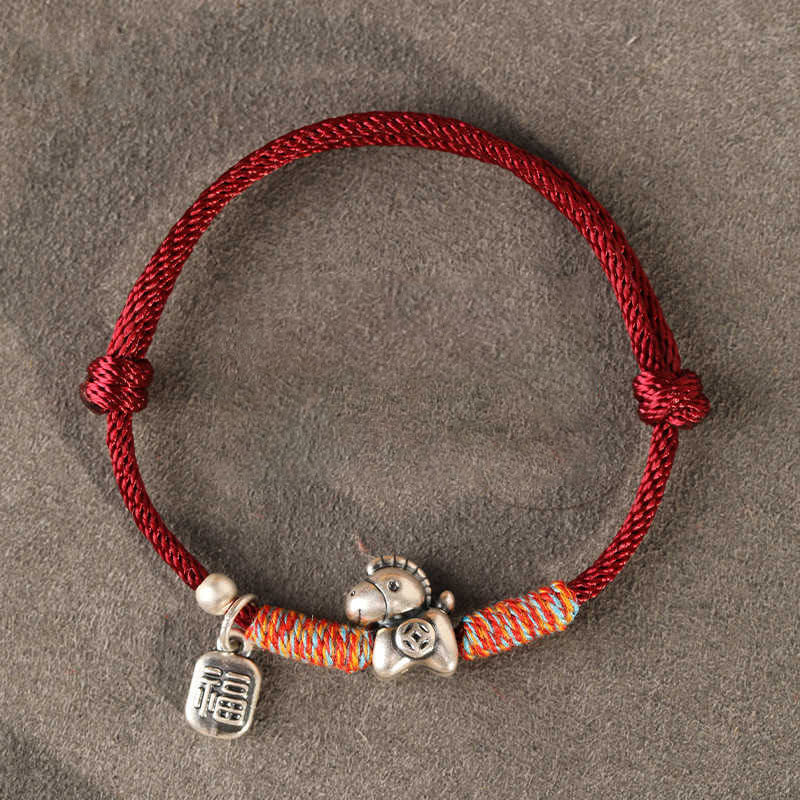 Pulsera trenzada con Buddha Stones en plata de ley 999 con el personaje Fu del Año del Caballo. - Cuerda roja oscura (circunferencia de la muñeca: 14-18 cm) - image 1
