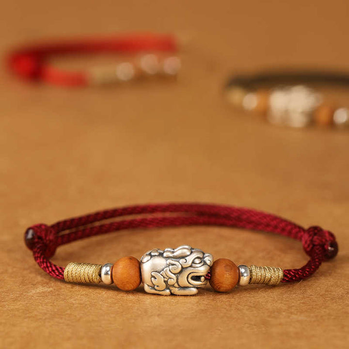 Pulsera tobillera trenzada hecha a mano con cuentas de madera de melocotón y dije de Pixiu de Buddha Stones en plata de ley 999. - image 0