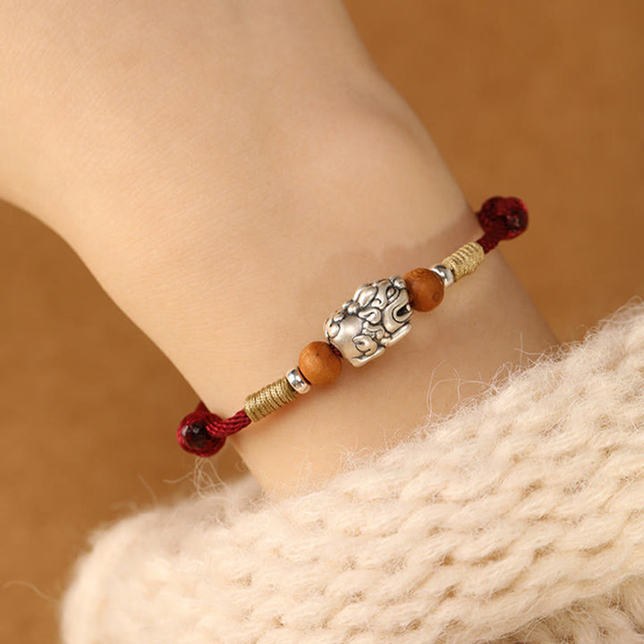 Pulsera tobillera trenzada hecha a mano con cuentas de madera de melocotón y dije de Pixiu de Buddha Stones en plata de ley 999. - image 9