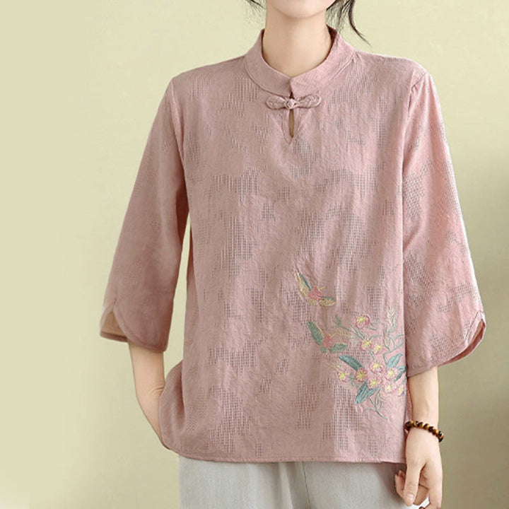 Camisa de algodón para mujer con cuello mandarín, manga tres cuartos y un botón de rana con bordado de flores de Buddha Stones - image 17