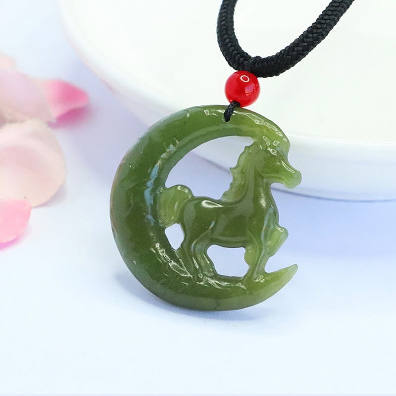 Colgante de jade tallado con Buddha Stones del año del caballo del zodiaco chino para la suerte y la prosperidad. - image 1