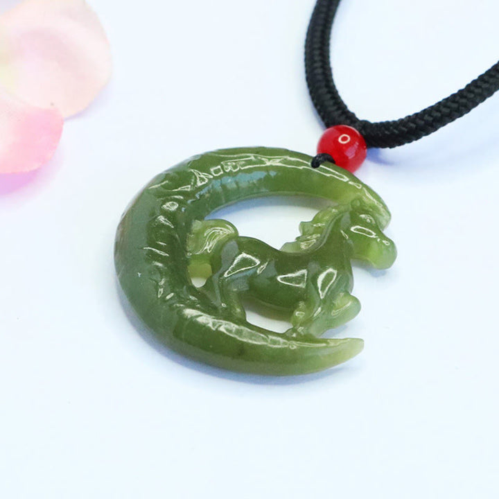 Colgante de jade tallado con Buddha Stones del año del caballo del zodiaco chino para la suerte y la prosperidad. - image 4