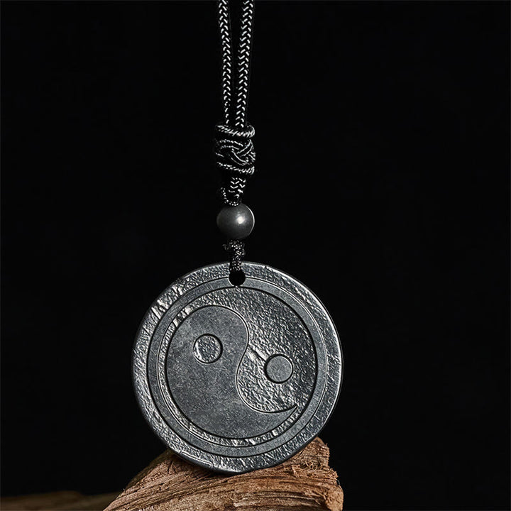 Collar con colgante de piedra de Buddha Stones auténtica y natural tallada con protección Yin Yang. - Piedra de shungita (Protección ♥ Conexión a tierra) - 35-40 mm - image 0