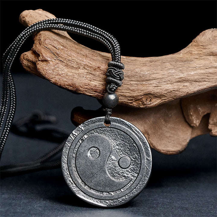 Collar con colgante de piedra de Buddha Stones auténtica y natural tallada con protección Yin Yang. - image 1