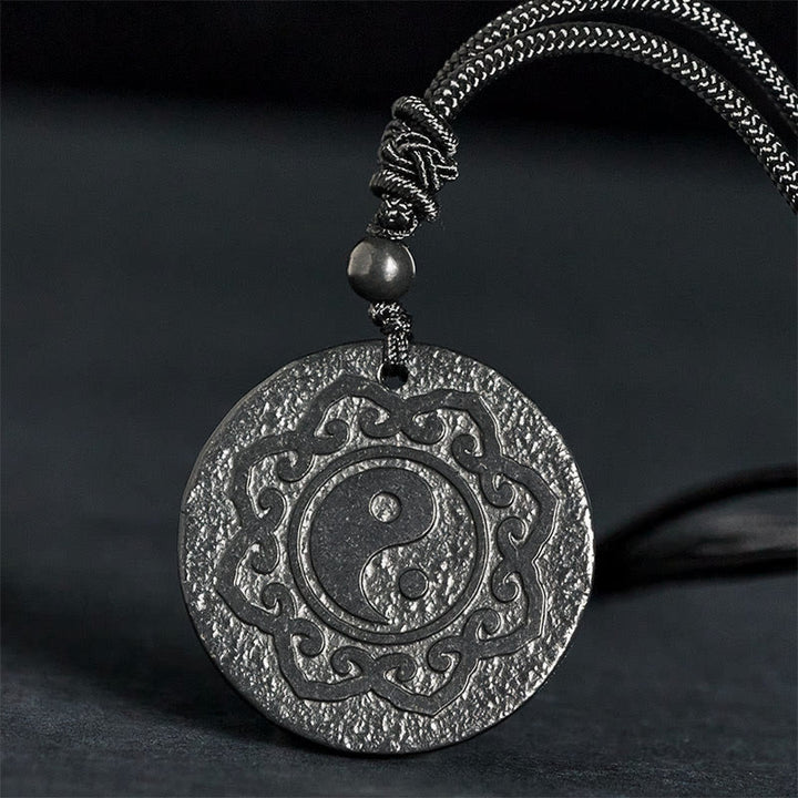 Collar con colgante de fuerza interior de piedra de shungita auténtica con símbolo de Yin Yang y Tai Chi de Buddha Stones - Piedra de shungita (Protección ♥ Conexión a tierra) - 35-40 mm - image 0
