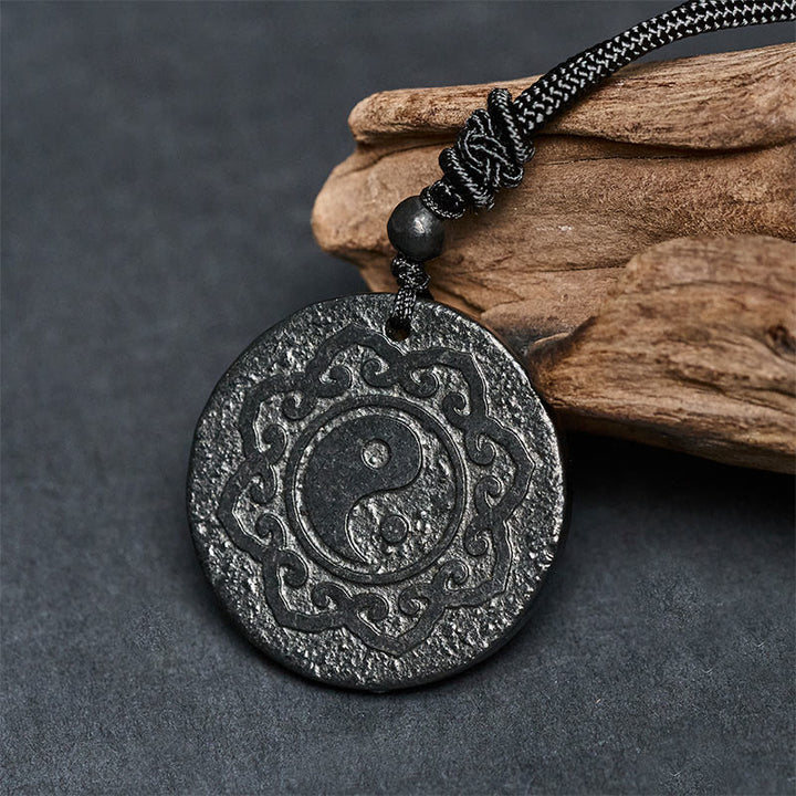 Collar con colgante de fuerza interior de piedra de shungita auténtica con símbolo de Yin Yang y Tai Chi de Buddha Stones - image 1