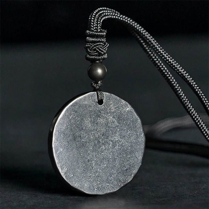 Collar con colgante de piedra de shungita auténtica con diseño circular de Buddha Stones y protección. - Piedra de shungita (Protección ♥ Conexión a tierra) - 35-40 mm - image 0