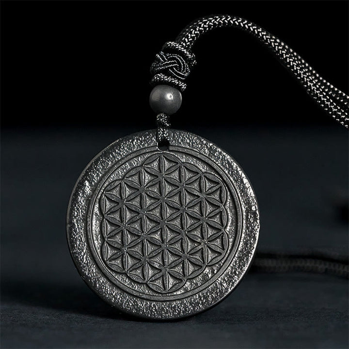 Collar con colgante de protección de piedra de shungita auténtica con diseño tallado de Buddha Stones - Flor de la Vida (Relieve tallado) - 35-40 mm - image 0