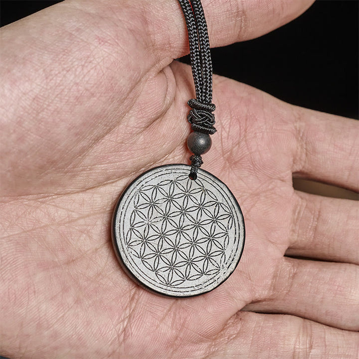 Collar con colgante de protección de piedra de shungita auténtica con diseño tallado de Buddha Stones - image 12