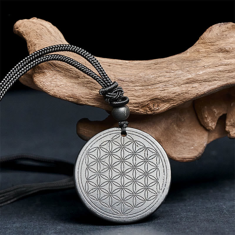 Collar con colgante de protección de piedra de shungita auténtica con diseño tallado de Buddha Stones - image 10