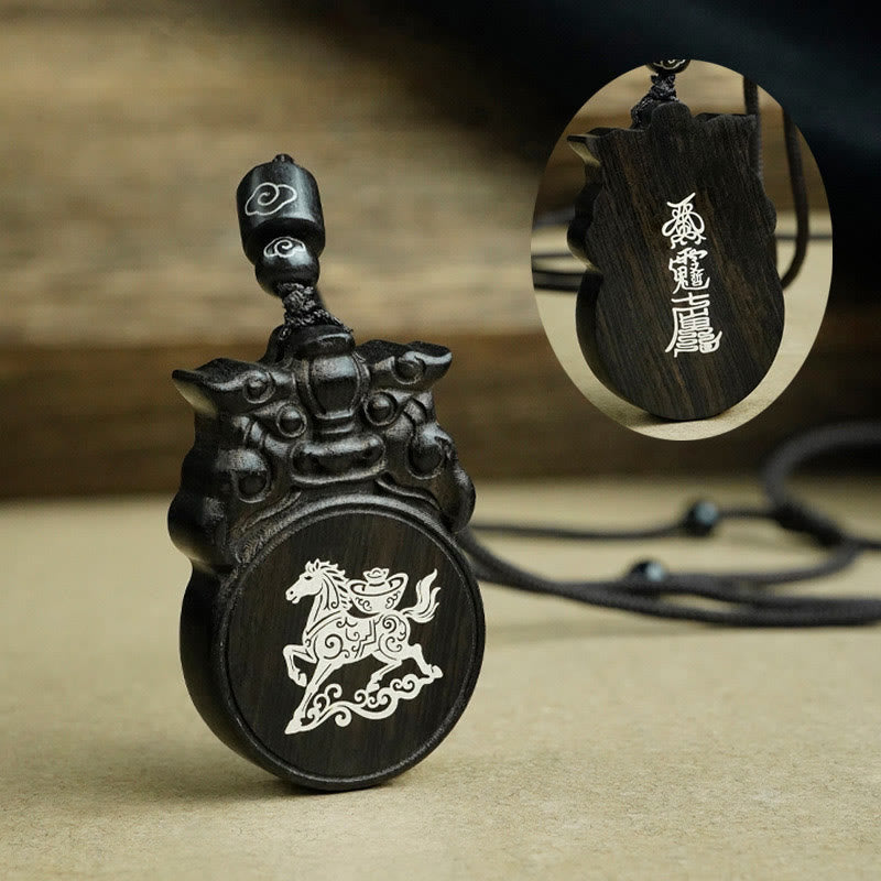 Colgante de collar con Buddha Stones del Año del Caballo Fu, madera de ébano y madera de azufaifo. - image 1