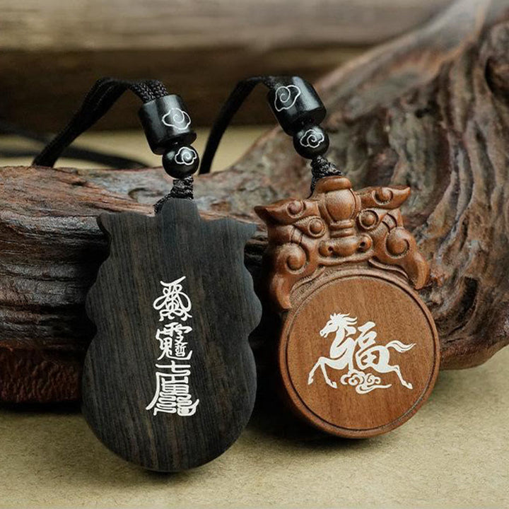 Colgante de collar con Buddha Stones del Año del Caballo Fu, madera de ébano y madera de azufaifo. - image 16
