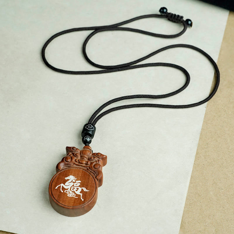 Colgante de collar con Buddha Stones del Año del Caballo Fu, madera de ébano y madera de azufaifo. - image 11