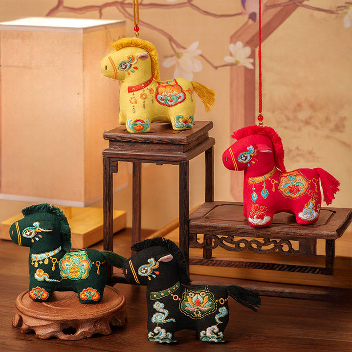 Adorno colgante con bordado de hilo rojo del Año del Caballo con Buddha Stones - image 15