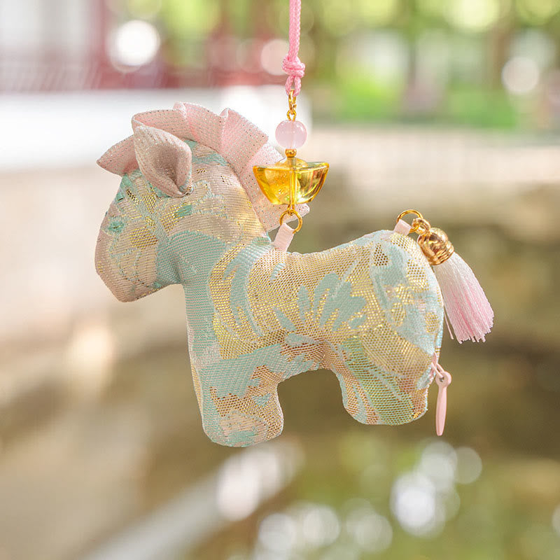 Adorno colgante con borlas bordadas de hilo rojo con Buddha Stones del Año del Caballo - Caballo rosa (10,5 x 9 cm) - image 3
