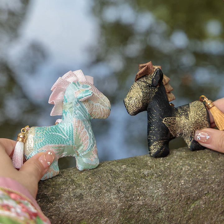 Adorno colgante con borlas bordadas de hilo rojo con Buddha Stones del Año del Caballo - image 15