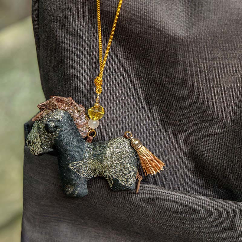 Adorno colgante con borlas bordadas de hilo rojo con Buddha Stones del Año del Caballo - image 11