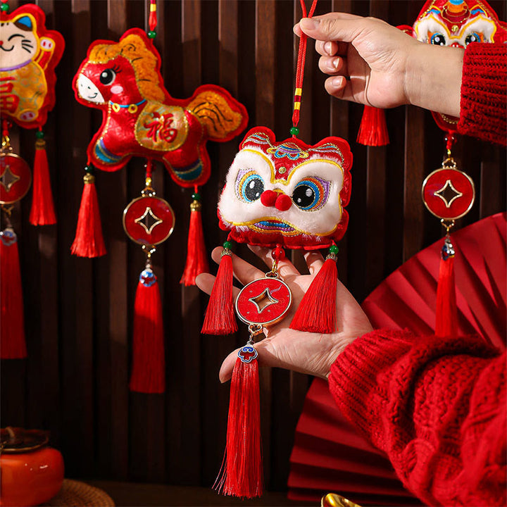 Bordado de Buddha Stones con el personaje Fu del Año del Caballo en forma de moneda de cobre con hilo rojo para decoración colgante. - image 15