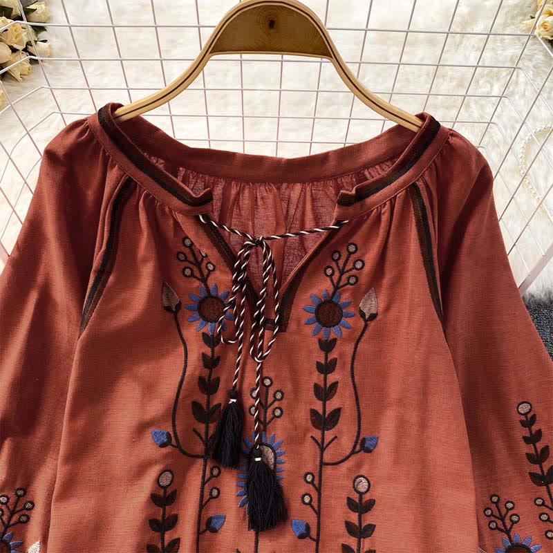 Camiseta de algodón y lino con cuello redondo para mujer, con bordado informal de flores y hojas de Buddha Stones  - image 18