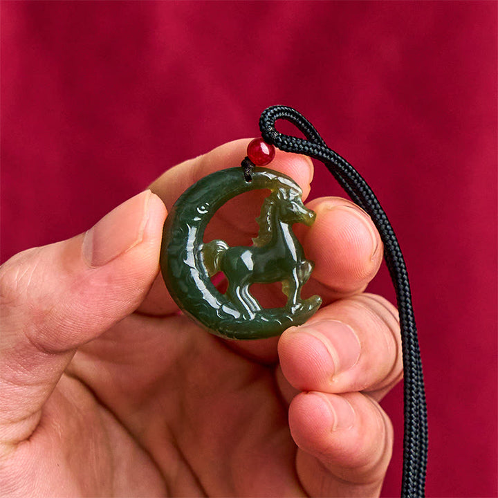 Colgante de jade tallado con Buddha Stones del año del caballo del zodiaco chino para la suerte y la prosperidad. - image 3