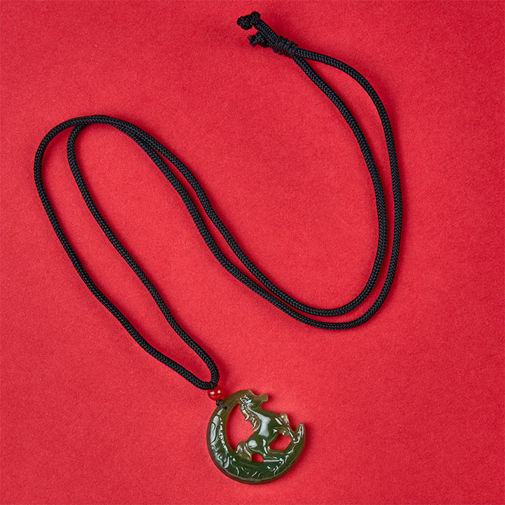 Colgante de jade tallado con Buddha Stones del año del caballo del zodiaco chino para la suerte y la prosperidad. - image 4