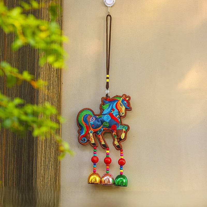 Buddha Stones bordadas con el Año del Caballo, monedas de cobre, campana, borla, riqueza, éxito, decoración colgante - Caballo colorido (11*34 cm) - image 12