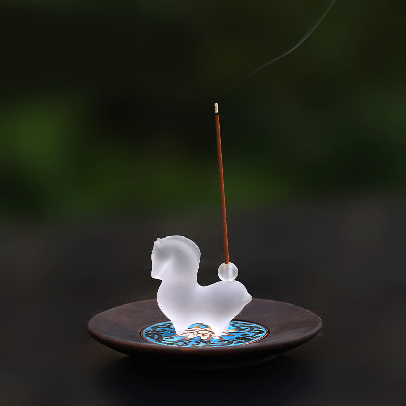 Buddha Stones Año del Caballo Vaina de Loto Hoja de Loto Liuli Pieza de Arte de Cristal Decoración Energética para el Hogar y la Oficina - Caballo con agujero para incienso y almohadilla de madera - image 13