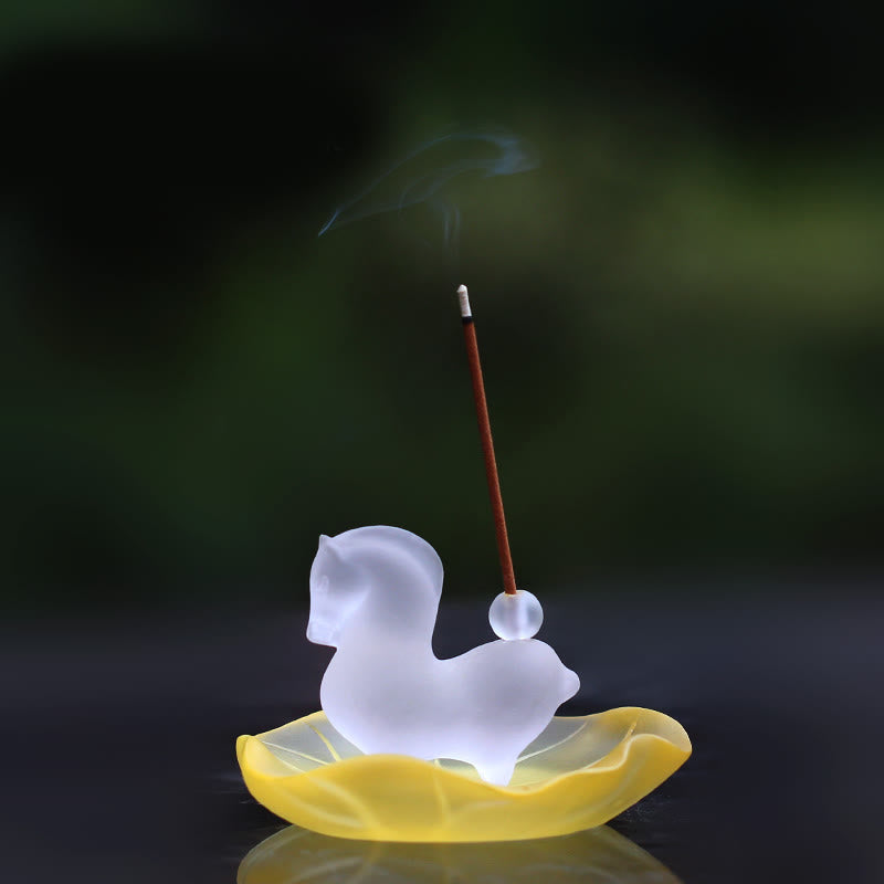 Buddha Stones Año del Caballo Vaina de Loto Hoja de Loto Liuli Pieza de Arte de Cristal Decoración Energética para el Hogar y la Oficina - Caballo con agujero de incienso y almohadilla de hoja de loto amarilla - image 3