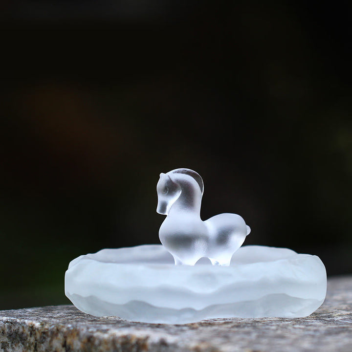 Buddha Stones Año del Caballo Vaina de Loto Hoja de Loto Liuli Pieza de Arte de Cristal Decoración Energética para el Hogar y la Oficina - Almohadilla para caballo y borde ondulado - image 0