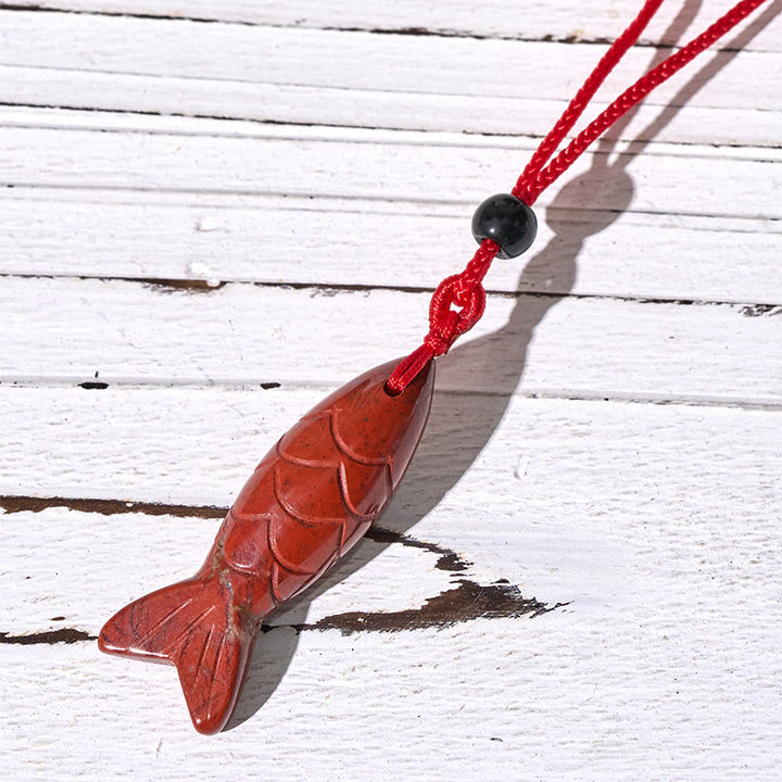 Collar con colgante de Buddha Stones tallada con pez koi, cristal rosa, ágata india, amatista, calidez y prosperidad. - Jaspe rojo (tamaño del colgante: 15 x 40 mm) - image 22