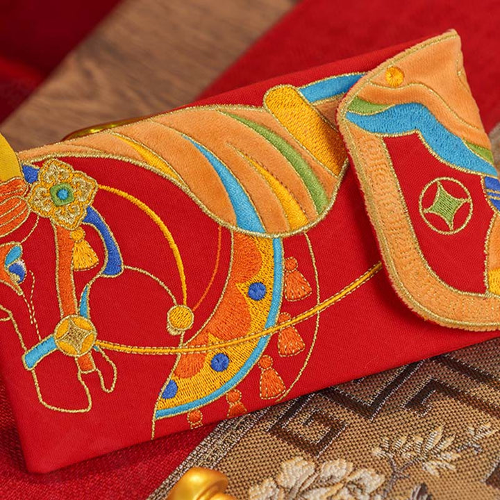 Bordado de Buddha Stones para el Año del Caballo 2026, sobre rojo chino con borlas - image 9