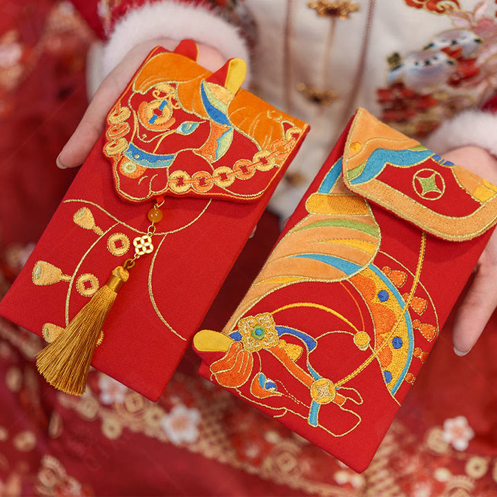Bordado de Buddha Stones para el Año del Caballo 2026, sobre rojo chino con borlas - image 10