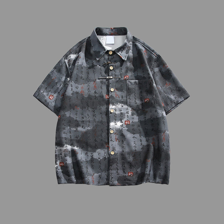 Buddha Stones Camisa de manga corta para hombre con bolsillo y diseño de rana con barra metálica y estampado de caligrafía - Negro - US/UK/AU40, EU50 (2XL) - image 10